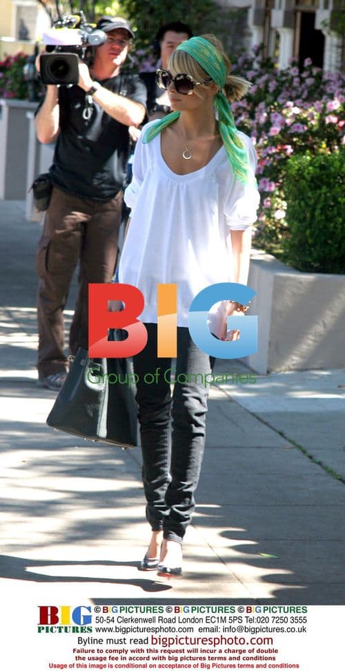 Nicole Richie on a trip to Starbuck's