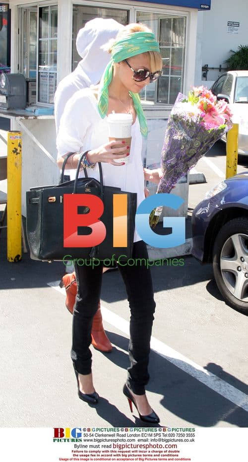 Nicole Richie on a trip to Starbuck's