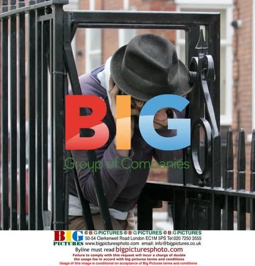 Pete Doherty spotted taking shortcut