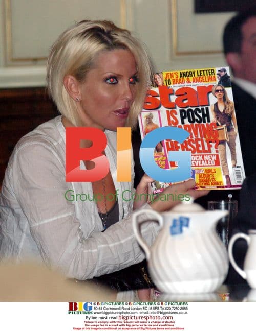 Sarah Harding flirts with celebs at awards show