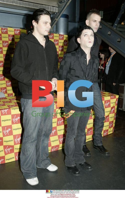 Placebo signs albums and plays at Virgin Megastore