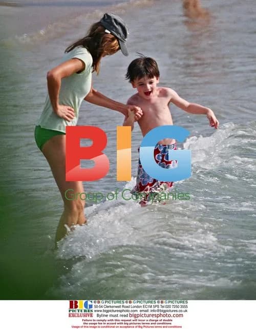 Calista Flockhart and Harrison Ford with son in Hawaii