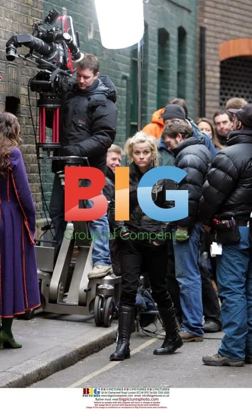 Reese Witherspoon on set of 'Penelope'