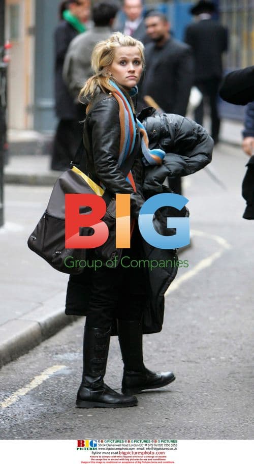 Reese Whiterspoon on 'Penelope' set