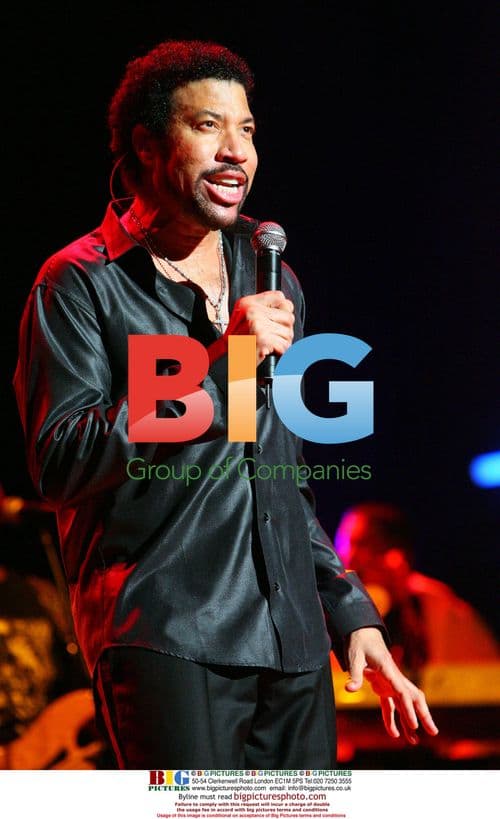 Lionel Richie Performs at F1 Gala Dinner