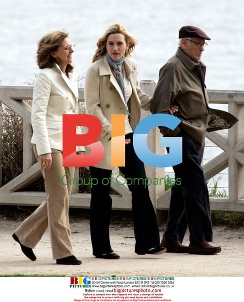 Kate Winslet and Eli Wallach on 'The Holiday' set