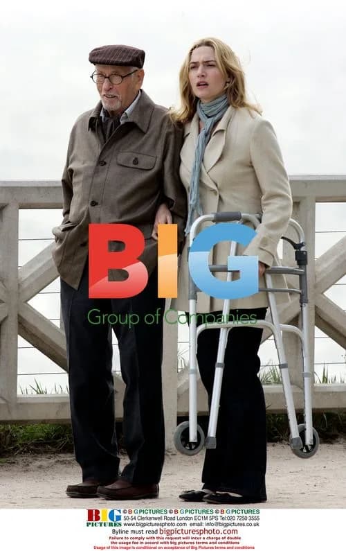 Kate Winslet and Eli Wallach on 'The Holiday' set