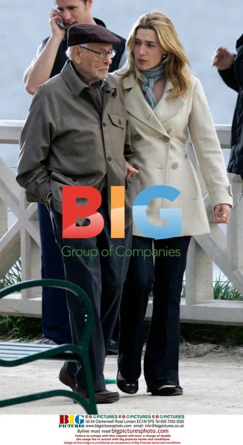 Kate Winslet and Eli Wallach on 'The Holiday' set