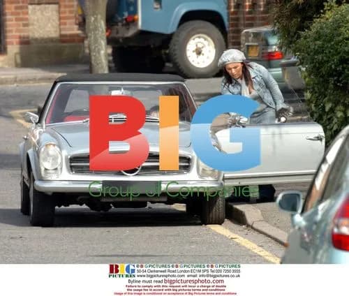 Jessie Wallace gets parking ticket