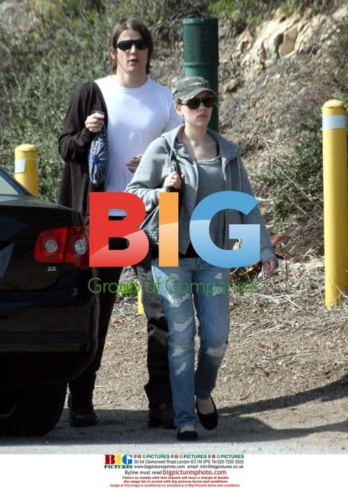 Josh Hartnett and Scarlett Johansson in Malibu
