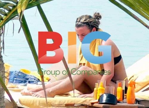 Coleen Mcloughlin Relaxes in Dubai