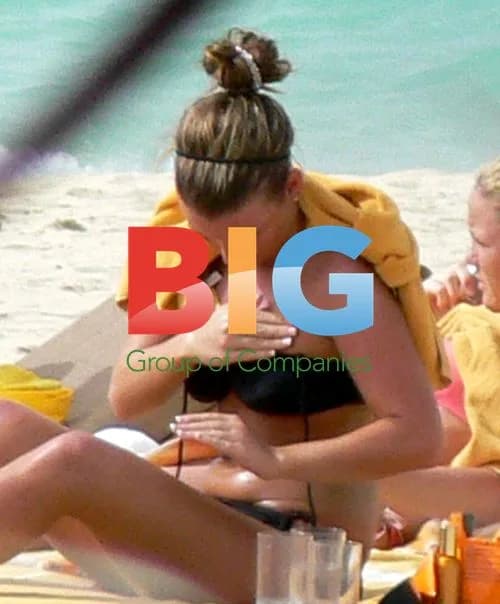 Coleen Mcloughlin relaxes on Dubai holiday
