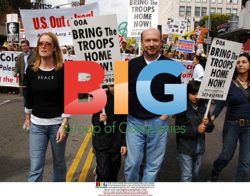 Paul Haggis and family join Iraq war protest