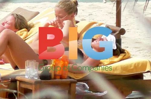 Coleen Mcloughlin relaxes on Dubai holiday