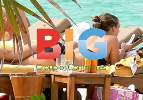 Coleen Mcloughlin relaxes on Dubai holiday