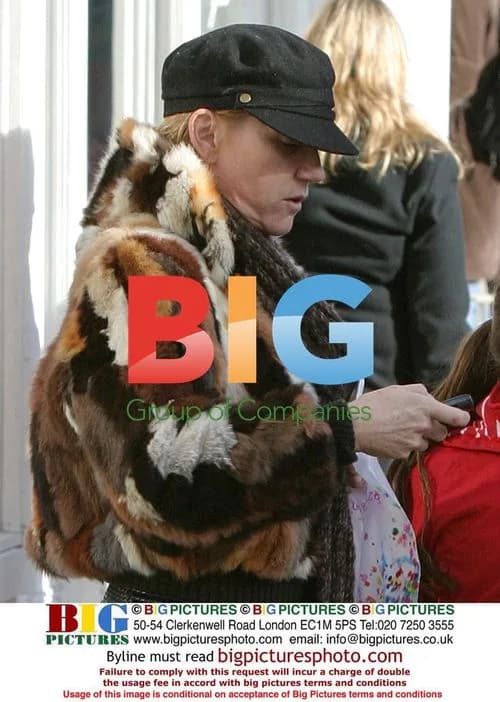 Michelle Collins and daughter shopping in London
