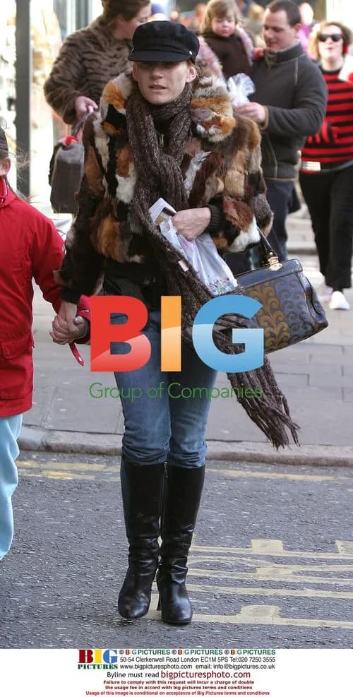Michelle Collins and Daughter Maia Shopping