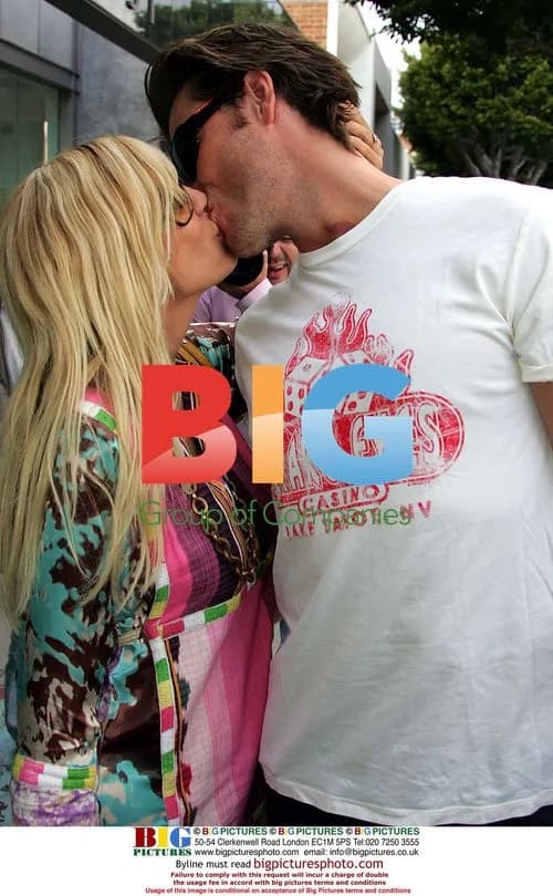 Tori Spelling and Dean McDermott Shop