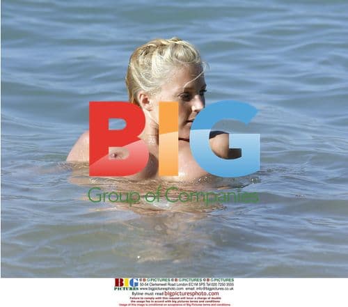 Glamour Girls at the Beach