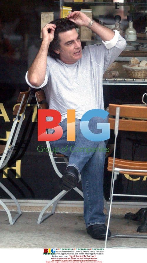 Peter Gallagher lunches with wife Paula in Brentwood