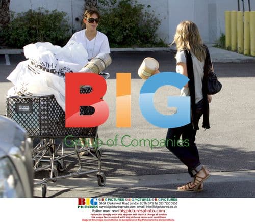 Hilary and Haylie Duff's Bed Bath and Beyond shopping spree