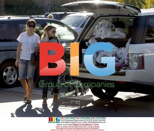 Hilary and Haylie Duff go on shopping spree