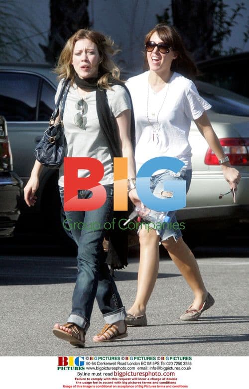 Hilary and Haylie Duff at Bed Bath and Beyond