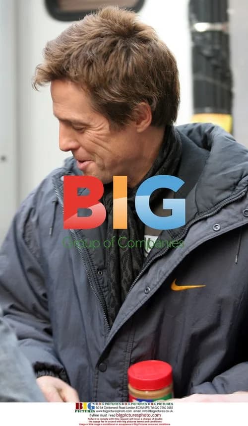 Hugh Grant on set of 'Music and Lyrics'