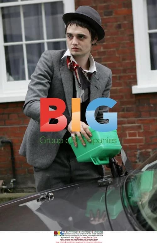 Pete Doherty Asks for Petrol from Paparazzi