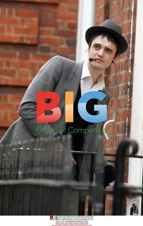 Pete Doherty leaves house, smokes pipe and cigar