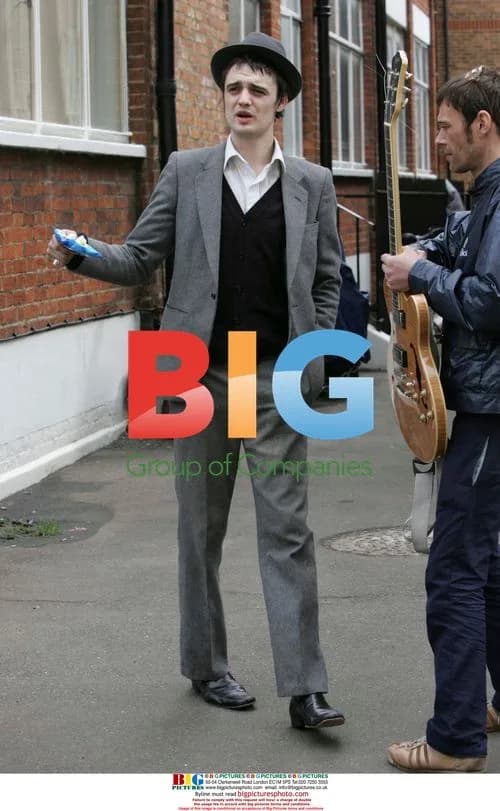 Pete Doherty leaving home to go to pharmacist