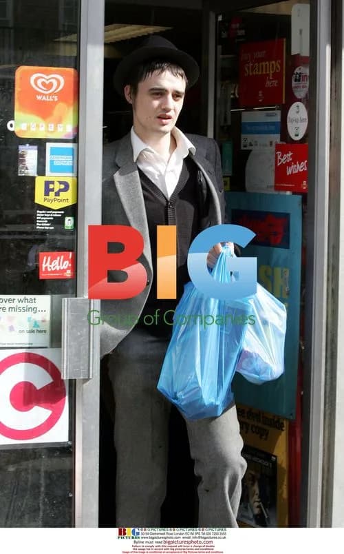 Pete Doherty buying beers and toilet paper