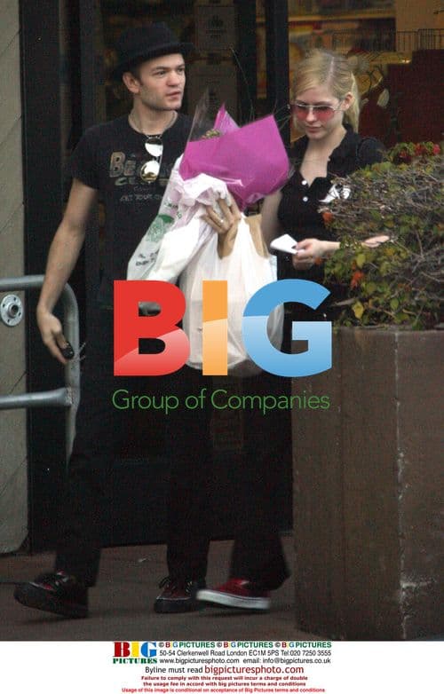 Avril Lavigne and Derek Whibley at Beverly Glen Shopping Center