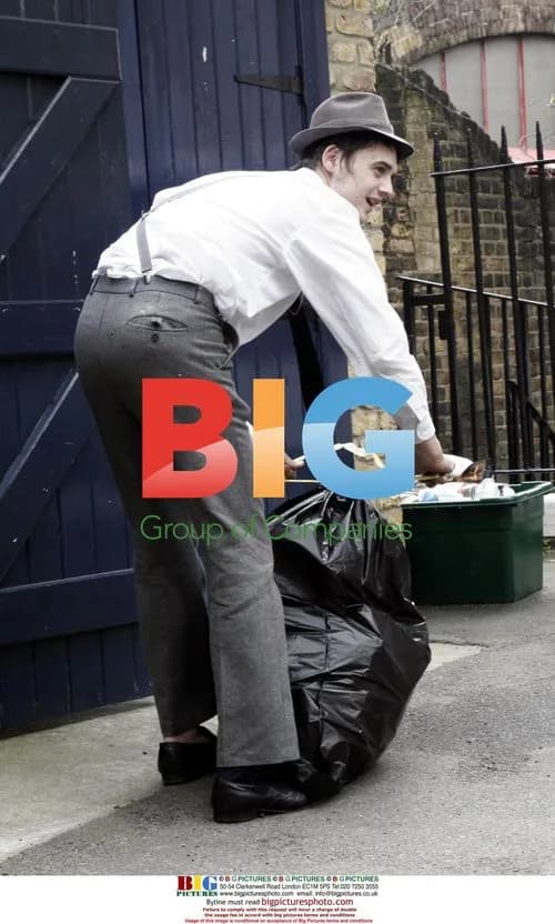 Pete Doherty does chores in London