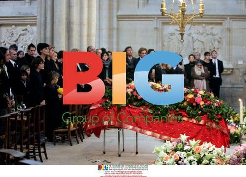 Ines de la Fressange and daughters at Luigi d'Urso's funeral