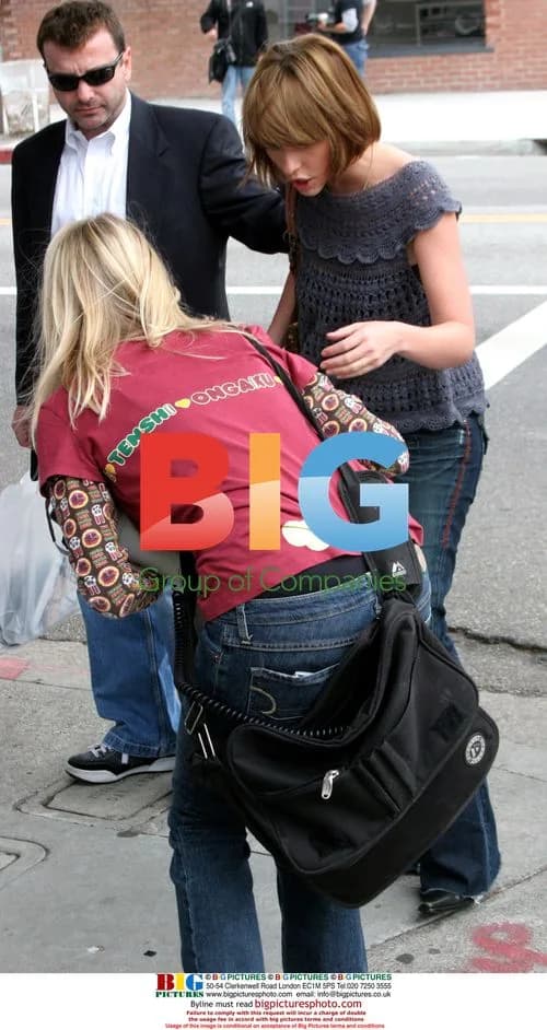 Jennifer Love Hewitt Helps Fallen Photographer