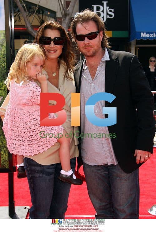 Brooke Shields, Rowan Shields, Chris Henchy at 'Over The Hedge' Premiere