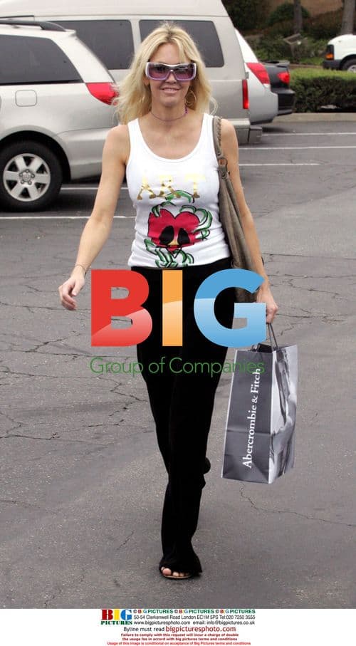 Heather Locklear leaves Thousand Oaks mall