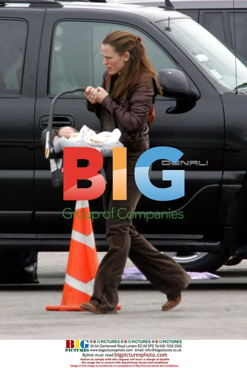Jennifer Garner Carries Baby Violet at LAX