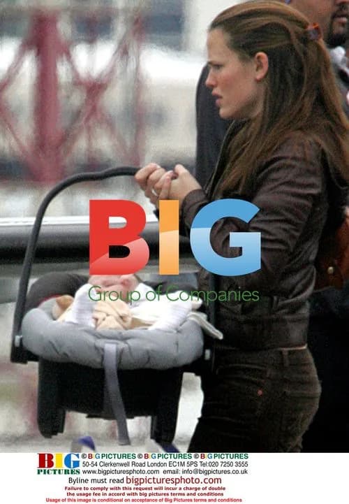 Jennifer Garner Carries Baby Violet at LAX