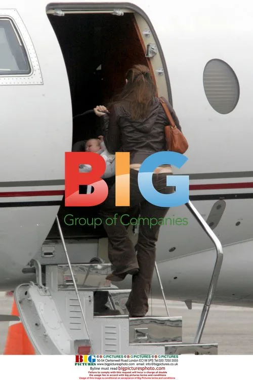 Jennifer Garner Carrying Baby Violet at LAX