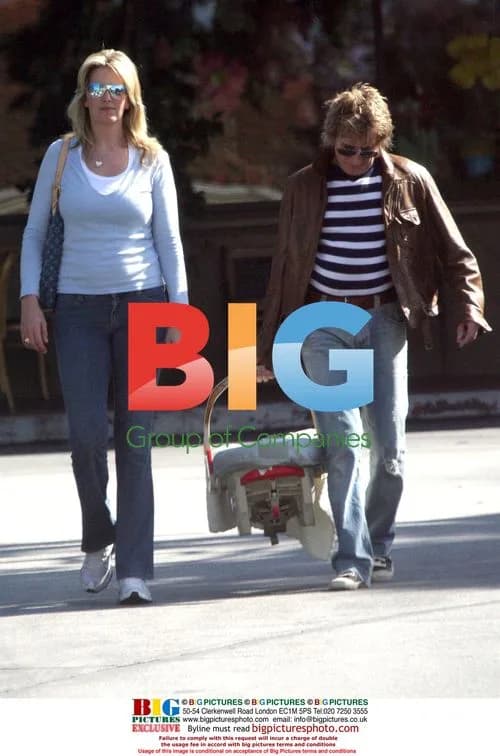 Rod Stewart and Penny Lancaster grocery shopping