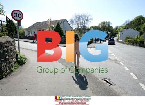 Women ditch clothes for nude day