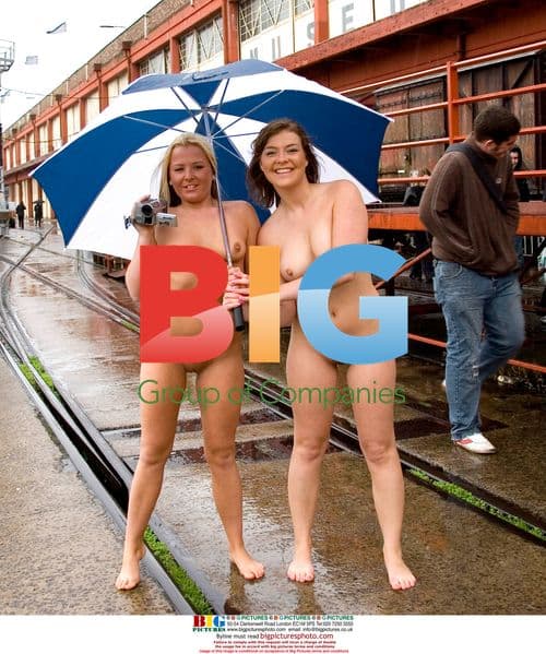 Photographer captures nude women