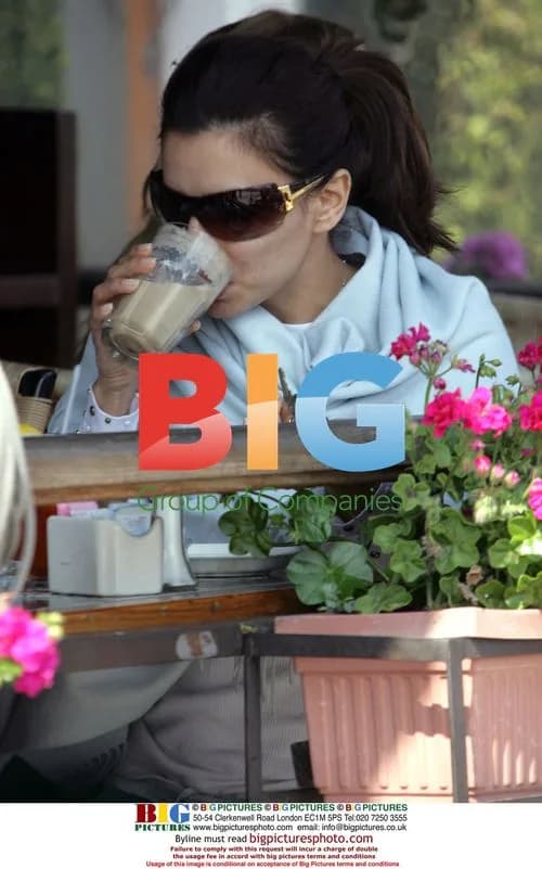 Eva Longoria Lunches with Friends in Hollywood
