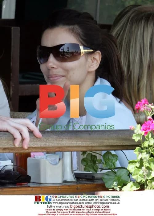 Eva Longoria Enjoys Lunch with Friends