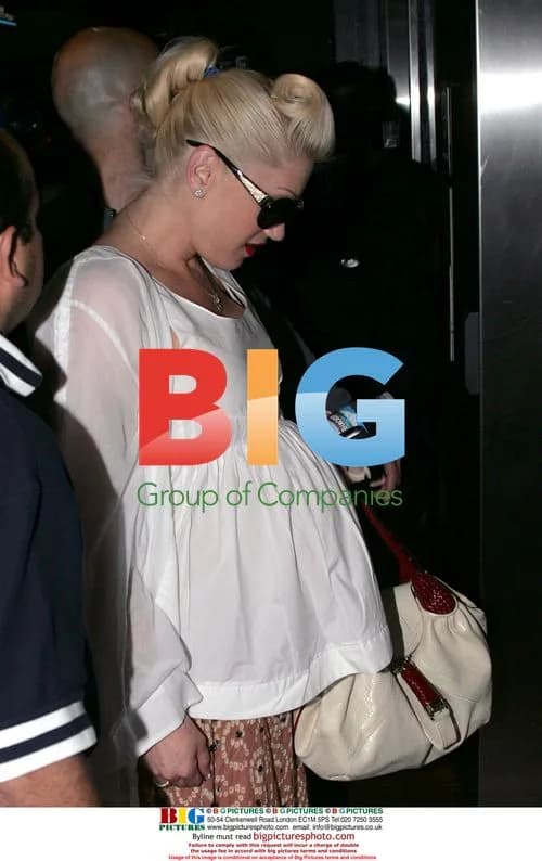 Pregnant Gwen Stefani Goes to Office