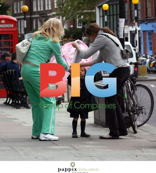 Jools Oliver, mother and daughter go shopping