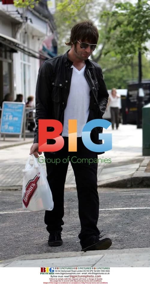 Liam Gallagher and friends on booze run