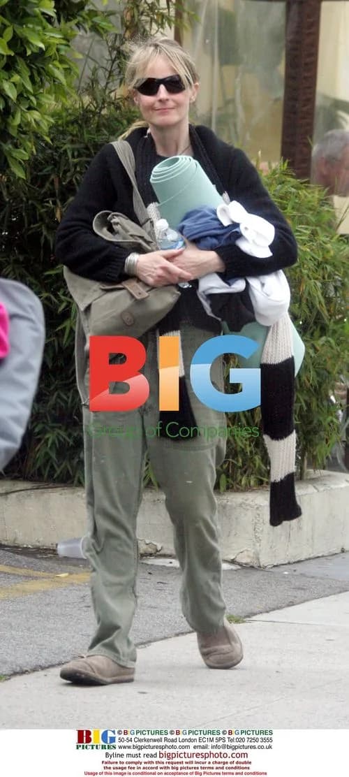 Helen Hunt Looks Scruffy After Yoga Session